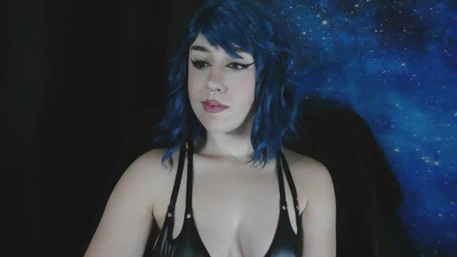 Image 10 of MissVikkiBlue Stream on Streamate on 17 days ago