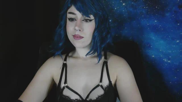 Image 11 of MissVikkiBlue Stream on Streamate on 16 days ago