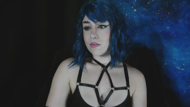 Image 3 of MissVikkiBlue Stream on Streamate on 15 days ago