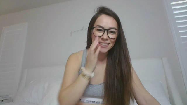 Image 11 of Mixedasiangirl Stream on Streamate on 11 days ago