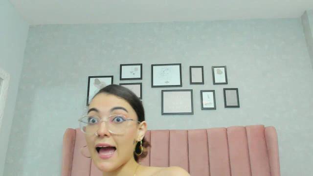 Image 8 of SophieVegaX Stream on Streamate on 19 days ago