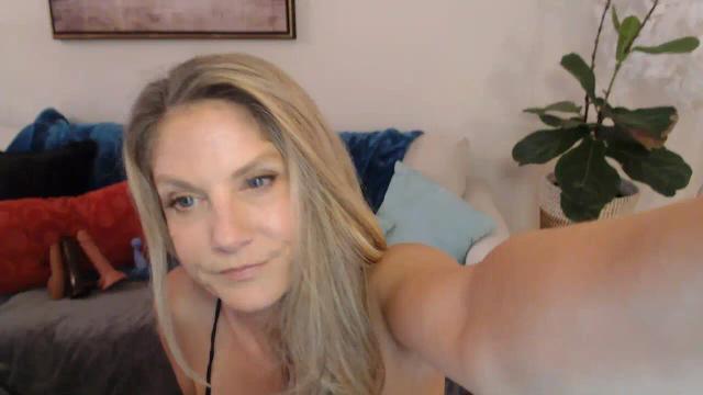 Image 1 of SweetCougarCandy Stream on Streamate on 2 months ago