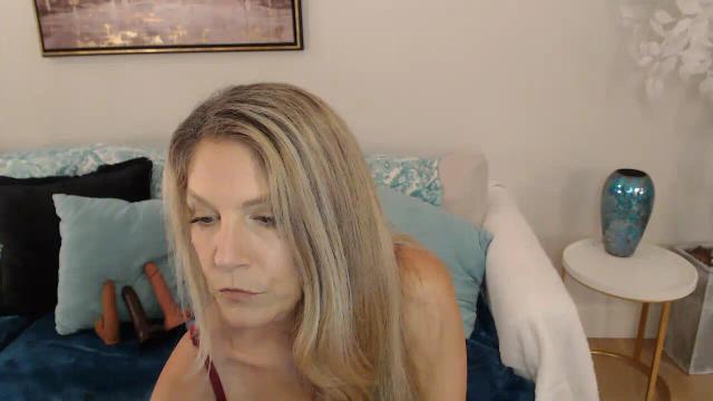 Image 5 of SweetCougarCandy Stream on Streamate on 1 month ago