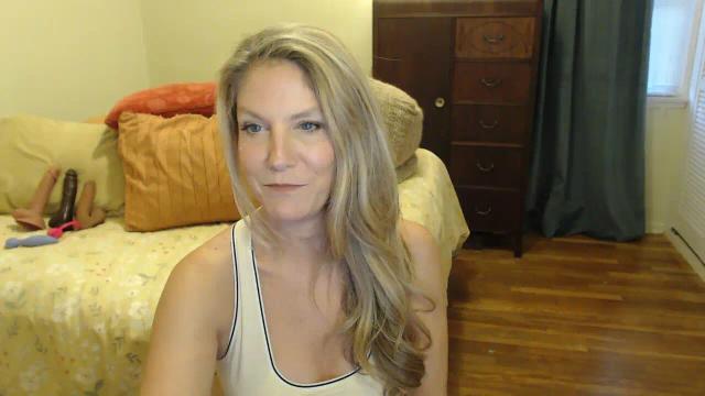 Image 1 of SweetCougarCandy Stream on Streamate on 1 month ago