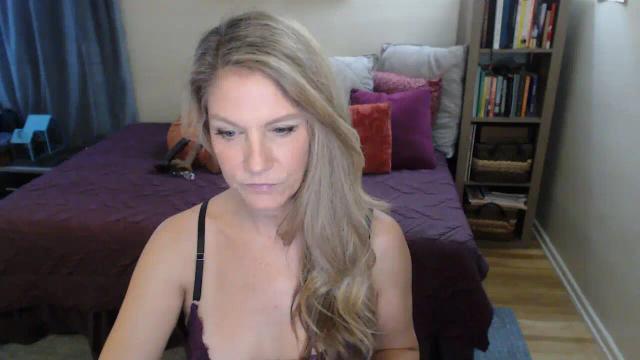 Image 1 of SweetCougarCandy Stream on Streamate on 6 days ago