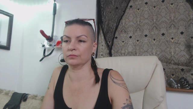 Image 10 of TheeLadyKatrina Stream on Streamate on 26 days ago