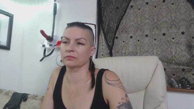 Image 11 of TheeLadyKatrina Stream on Streamate on 26 days ago