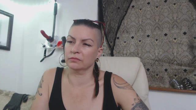 Image 12 of TheeLadyKatrina Stream on Streamate on 26 days ago