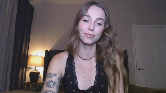 Image 4 of VibeWithMiaXX Stream on Streamate on 1 day ago