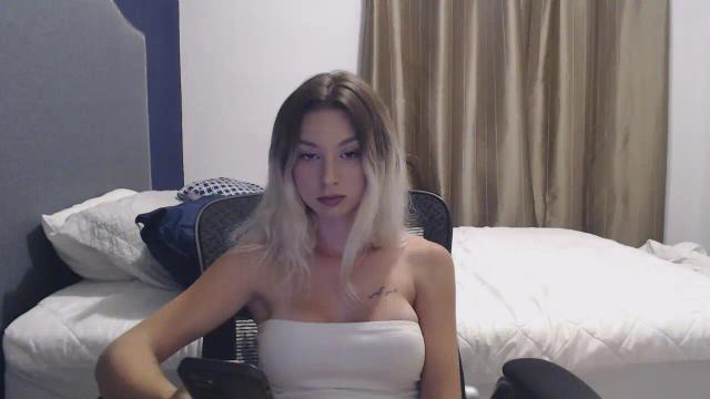 Image 12 of Youngsweetaria Stream on Streamate on 7 months ago