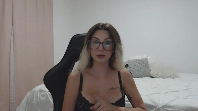 Image 10 of Youngsweetaria Stream on Streamate on 4 months ago