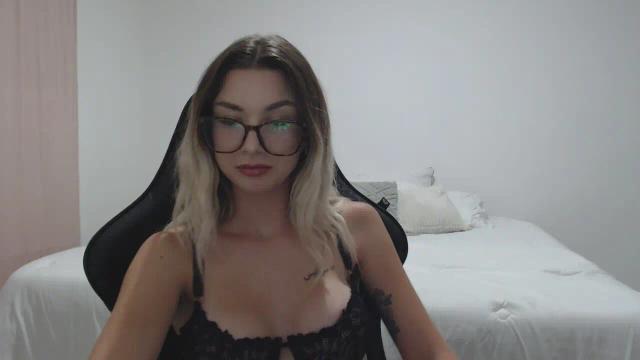 Image 2 of Youngsweetaria Stream on Streamate on 4 months ago