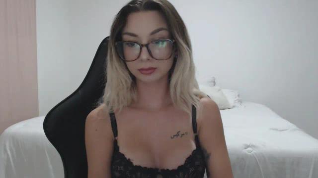 Image 4 of Youngsweetaria Stream on Streamate on 4 months ago