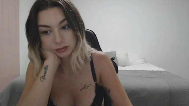 Image 12 of Youngsweetaria Stream on Streamate on 3 months ago