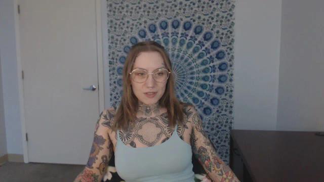 Image 2 of lovelylavender88 Stream on Streamate on 24 days ago