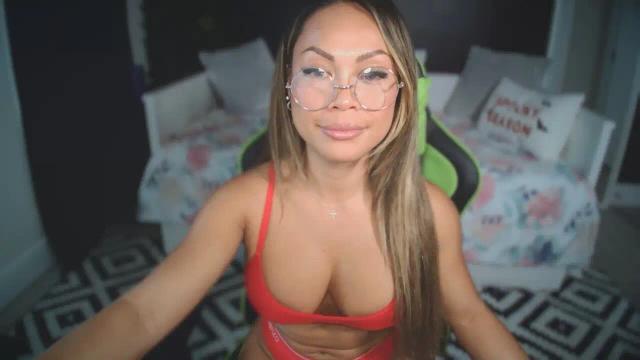 Thumbnail 3, miaqueen143's Stream at Streamate, 1 month ago