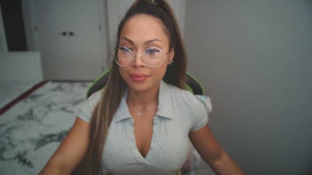 Thumbnail 2, miaqueen143's Stream at Streamate, 1 month ago