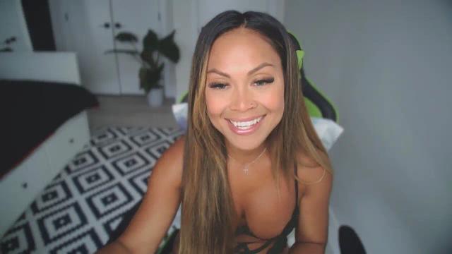 Thumbnail 2, miaqueen143's Stream at Streamate, 23 days ago